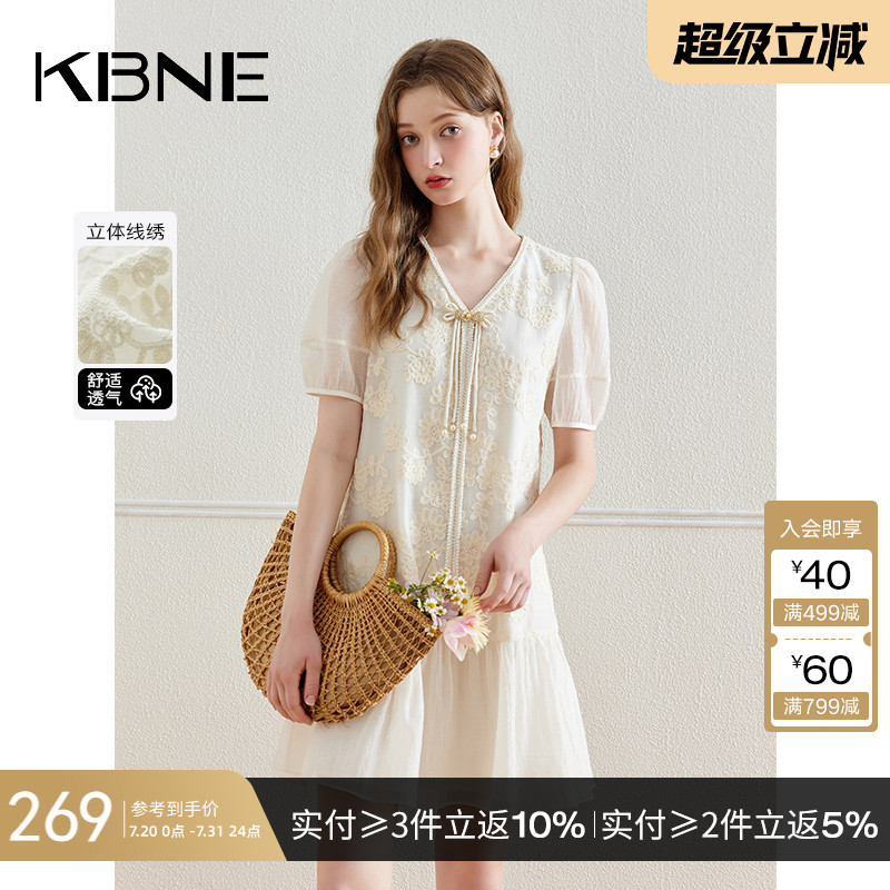KBNE连衣裙女国风新中式V领娃娃裙2025夏季新款蕾丝宽松气质裙子