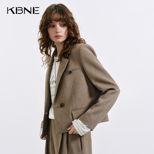 KBNE西装女浅咖色高级感正肩上衣2026秋季新款百搭小个子通勤外套