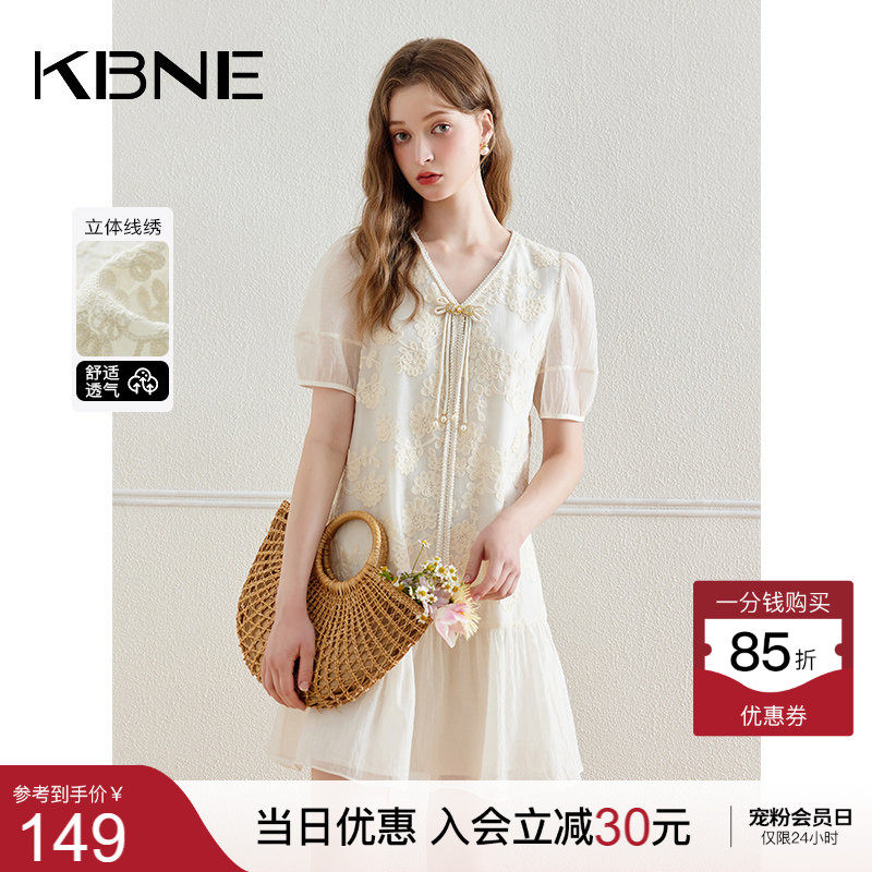 KBNE连衣裙女国风新中式盘扣娃娃裙2026夏季新款蕾丝宽松气质裙子