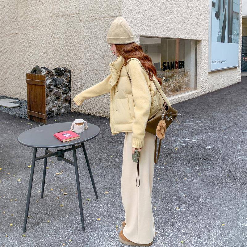 大方得体两穿搭整套一女新款色白鸭绒C05-556羽绒服马甲黄针织毛