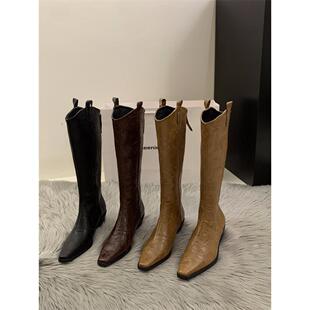 香港粗跟尖头中筒长靴女鞋2025年新款秋季棕色V口骑士靴长筒靴子