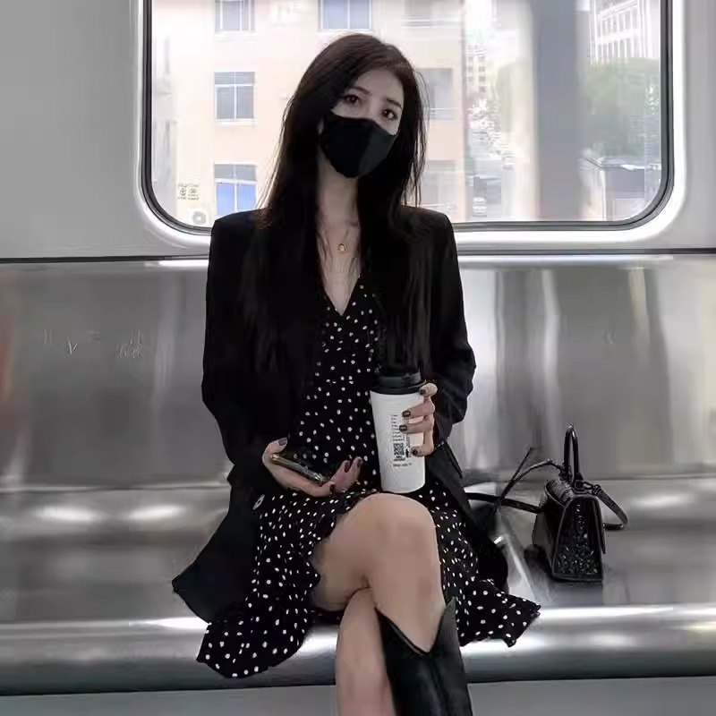 欧洲站春装2025新款御姐轻熟风高级感黑色吊带连衣裙西装两件套女