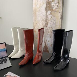 香港2025年瘦瘦靴漆皮尖头粗跟平底高筒长靴女不过膝长筒骑行靴子