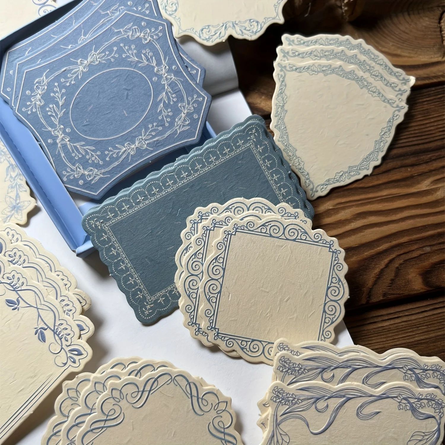30pcs/box Vintage Embossed Note Cards with Floral & Geometri - 实物图