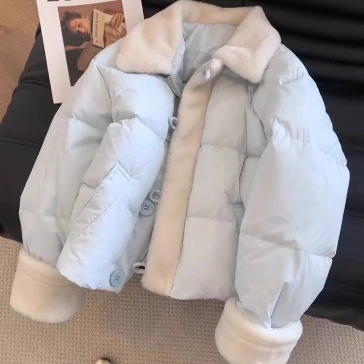 蓝色羊羔毛领拼接翻领羽绒棉服女