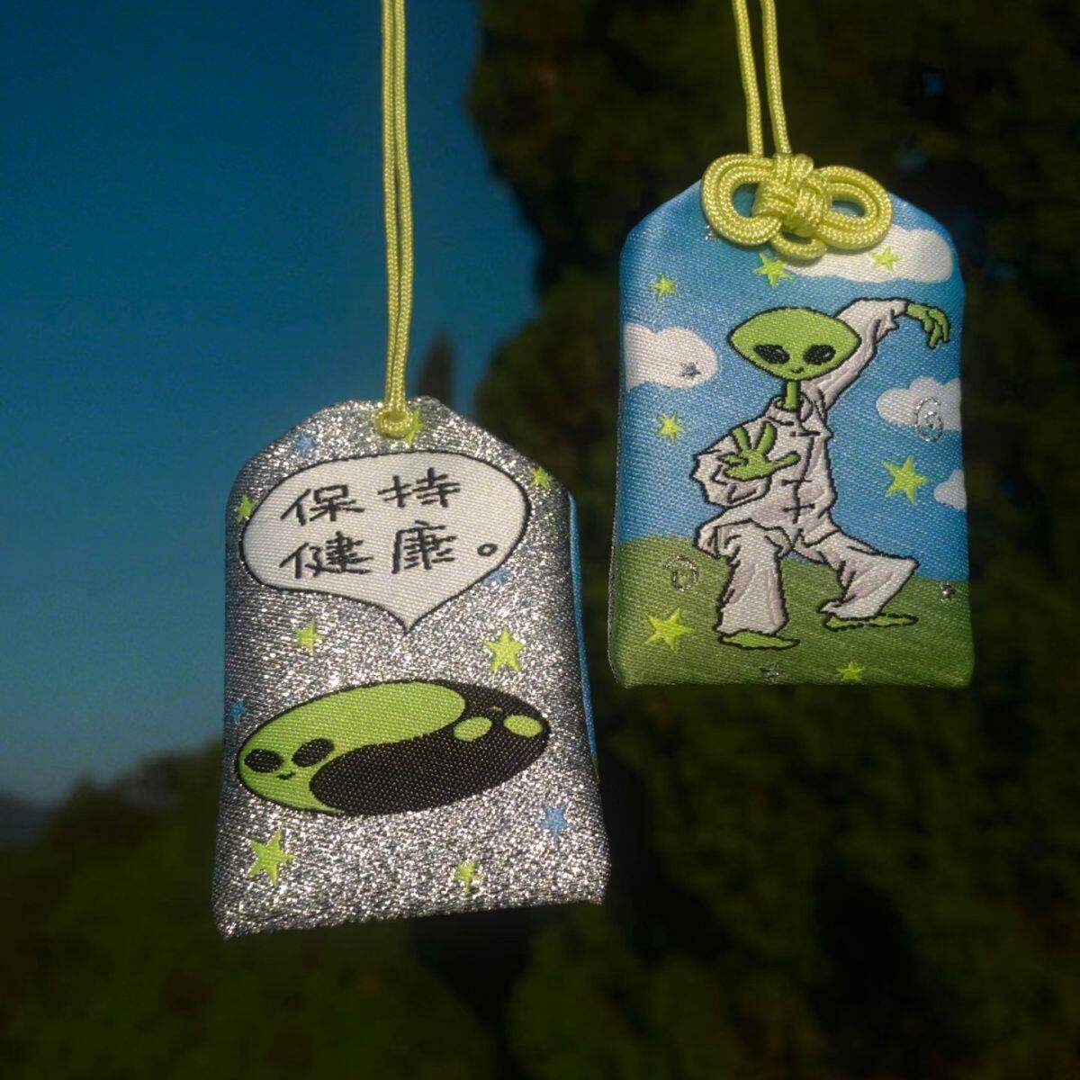 博主同款保持健康外星人御守可爱学生刺绣好运吊饰祝福平安挂件~