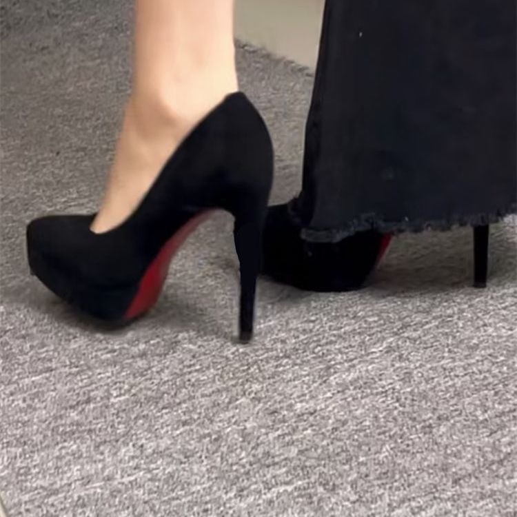 小个子防水台尖头细跟高跟鞋2025气质款性感黑色绒面红底鞋单鞋
