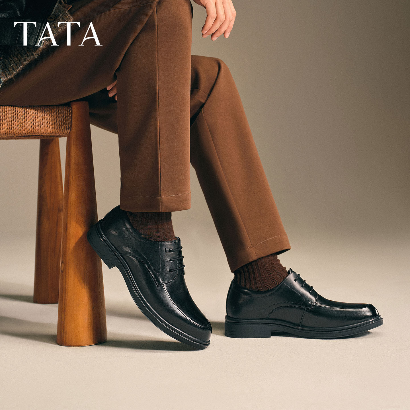 TATA他她男鞋百搭冬季新款时尚休闲鞋圆头厚底男皮鞋子VQT01CM5