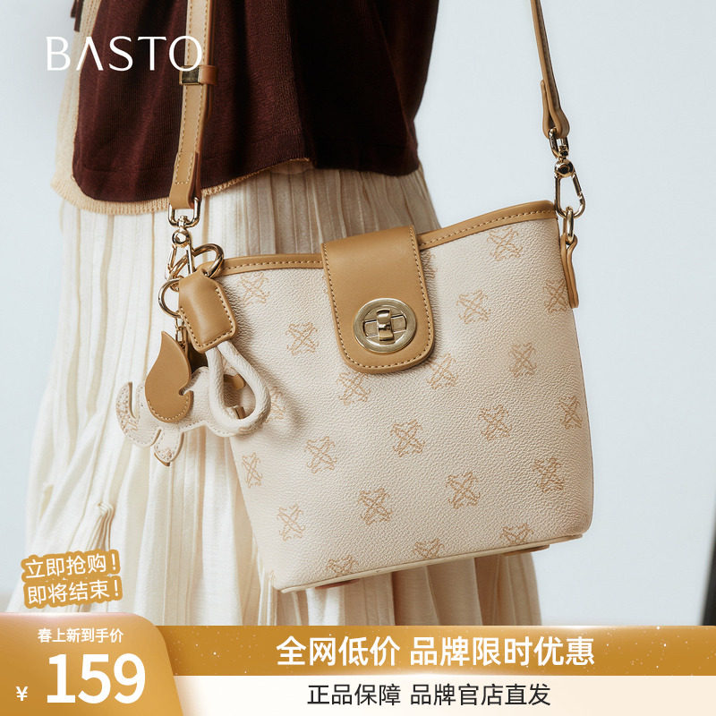 百思图秋季商场新款时尚百搭老花水桶包复古斜挎包女TY040CX5