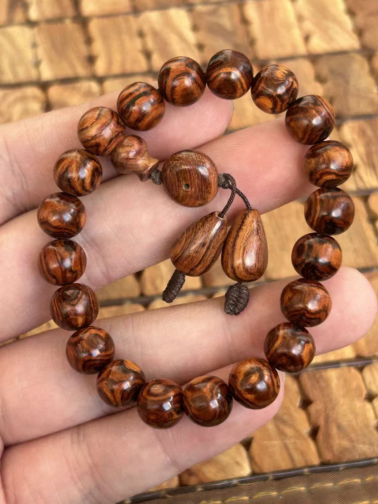 海南黄花梨油梨，1.0鬼脸对眼文玩手串佛珠海口发货一物一拍1207