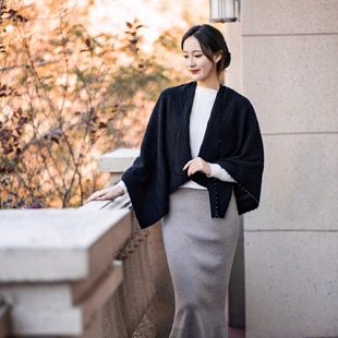 嫵WOO 珍爱升级绞花钉珠披肩百搭羊绒围巾秋冬保暖 限时折扣