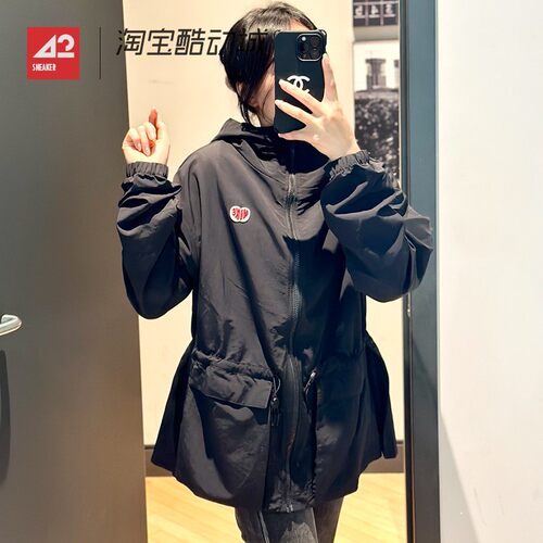 42运动家 Nike 女子连帽刺绣拒水梭织夹克防晒衣外套 HV8727-010