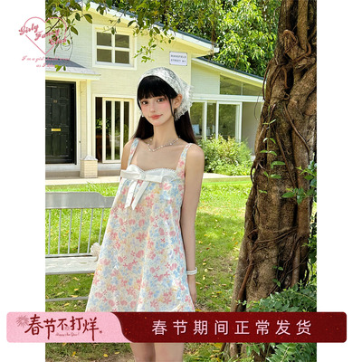 GirlyFancyClub热夏氛围度假出游穿搭纯棉法式彩绘印花吊带连衣裙