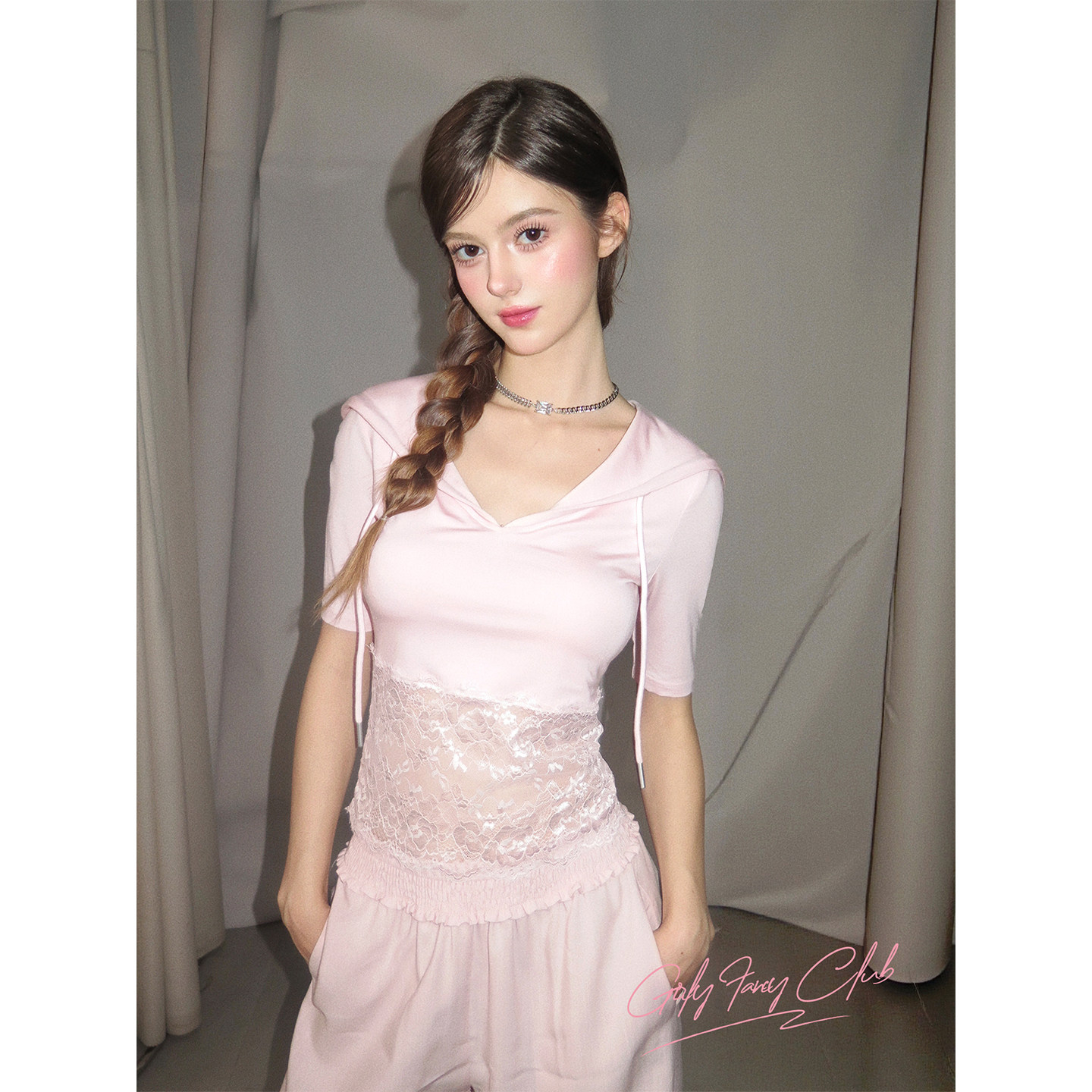 GirlyFancyClub舒适莱赛尔镂空蕾丝拼接粉色甜辣连帽修身t恤上衣