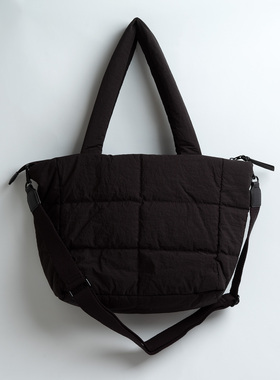 新款简约复古黑色水洗尼龙单肩斜挎包托特百搭轻便通勤旅游云朵包