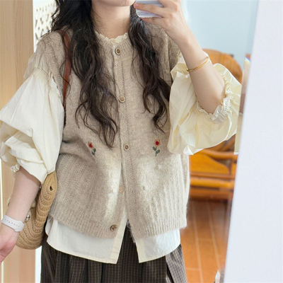 法式温柔风复古花朵针织背心马甲毛衣女学生叠穿杏色衬衫两件套装