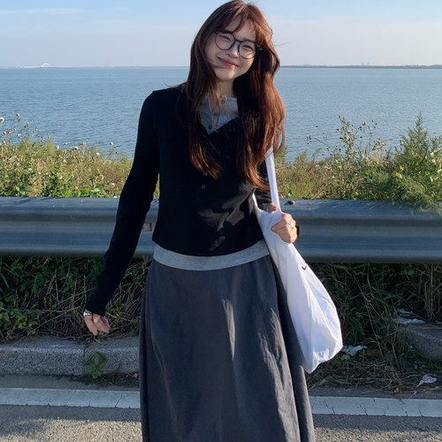 长袖小衫内搭合身款假两件