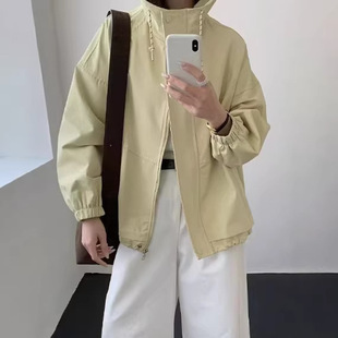 休闲连帽短外套女春秋2026新款宽松显瘦小个子百搭夹克冲锋衣上衣