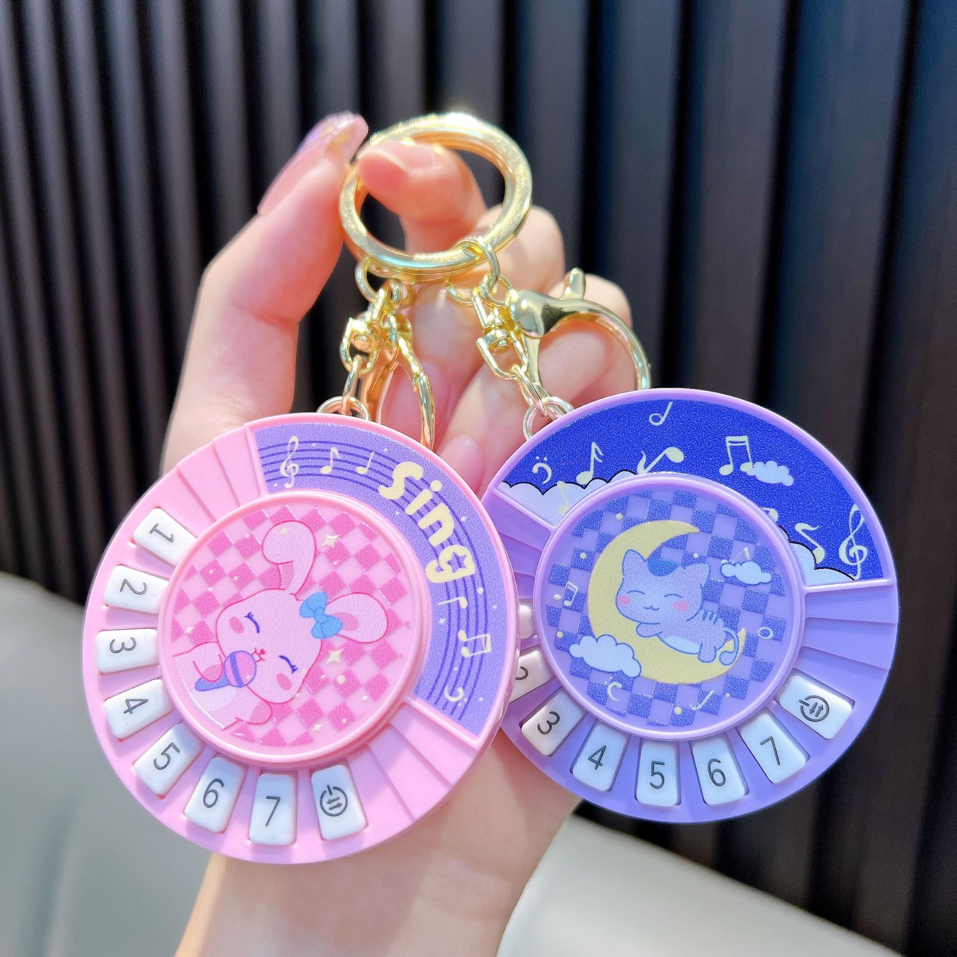 创意小动物圆形游戏机钥匙扣兔子小熊发光钢琴包包钥匙挂件解压玩