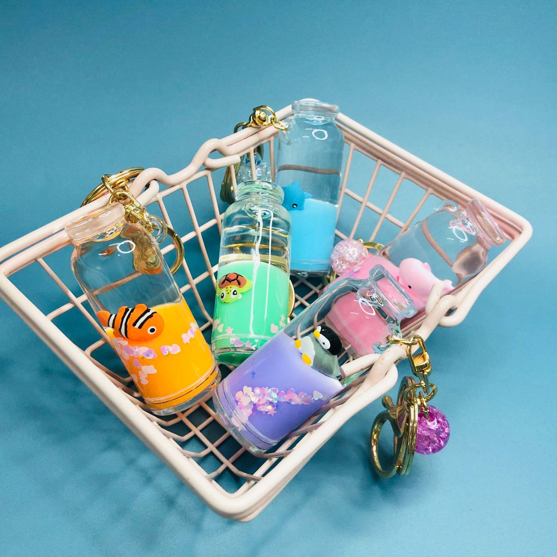 创意亚克力入油液体流沙牛奶瓶钥匙扣漂浮卡通公仔钥匙链包包挂件
