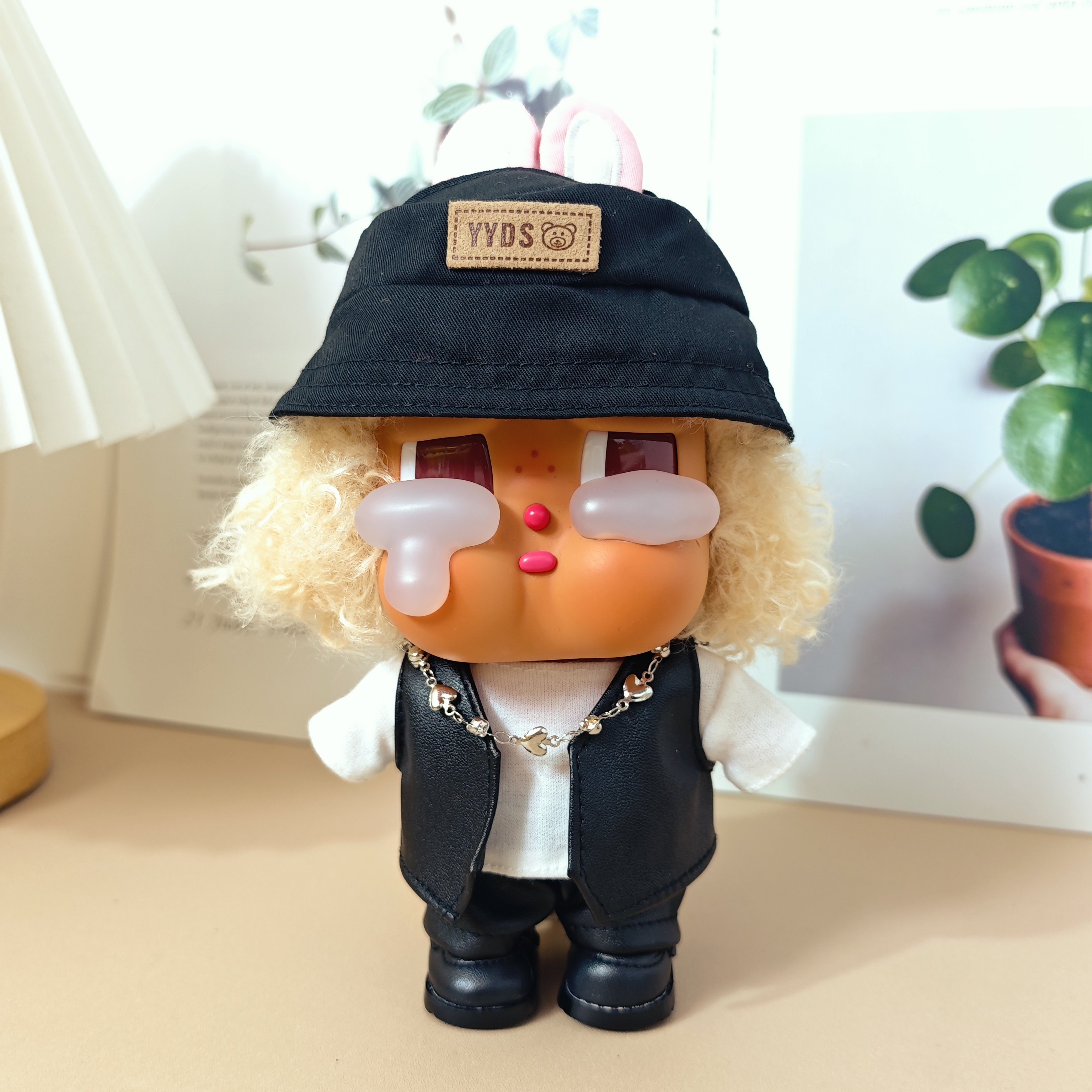 CRYBABY哭娃搪胶脸盲盒毛绒挂件衣服经典黑色渔夫帽帽子着替换装,模玩/动漫/周边/娃圈三坑/桌游,棉花娃娃/毛绒玩具娃衣,淘宝优惠券,粉丝福利购,淘宝优惠卷