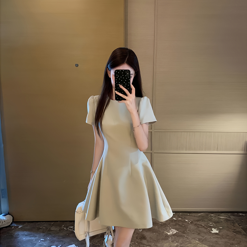 绿色短袖连衣裙子女夏季法式气质小个子高级感礼服裙收腰显瘦短裙