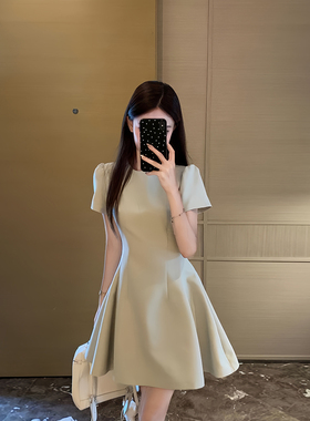 绿色短袖洋装子女夏季法式气质小个子高级感礼服裙收腰显瘦短裙