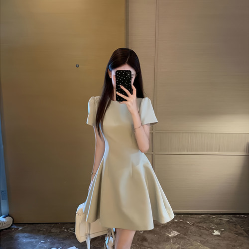 绿色短袖连衣裙子女夏季法式气质小个子高级感礼服裙收腰显瘦短裙
