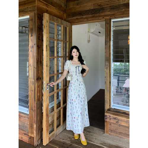甜辣多多 碎花连衣裙2026年夏法式气质方领蕾丝显瘦碎花裙女Z3834