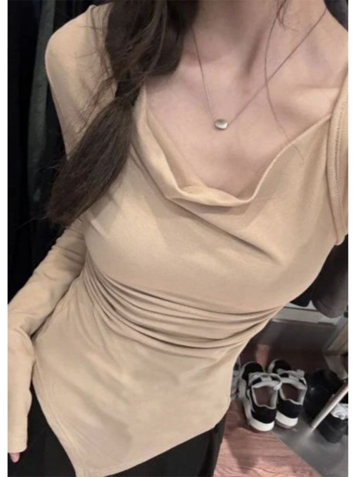 봄 가을 여성용 흰색 원 숄더 긴팔 티셔츠 불규칙한 슬림 핏 이너 레이어드 셔츠 허리를 돋보이게하는 패션 핫걸 탑