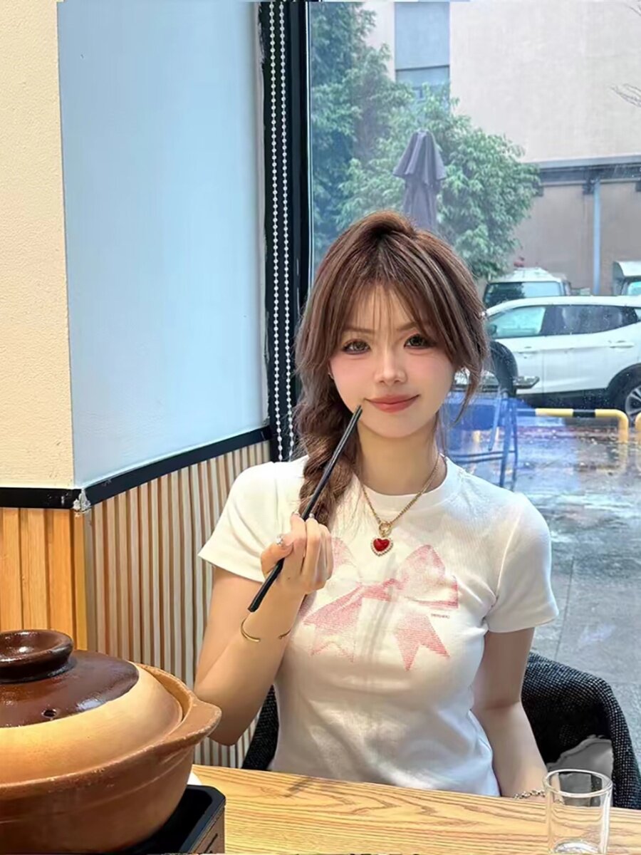 여름 디자인 틈새 달콤한 매력 허리 신칭 짧은 탑과 여성을위한 미국 나비 넥타이 오른쪽 어깨 반팔면 티셔츠