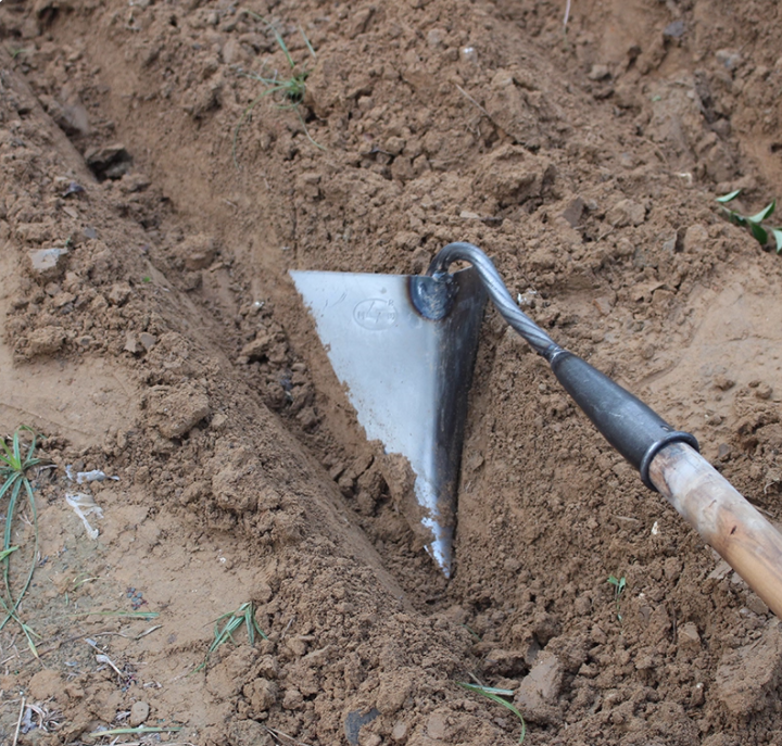 开沟机小型农用人工家用翻地松土开沟神器手拉犁锄草锄地开荒工具