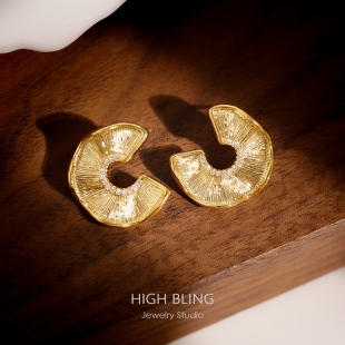 秋冬VINTAGE复古气质港风几何耳饰无耳洞女蚊香盘耳夹 光之翼