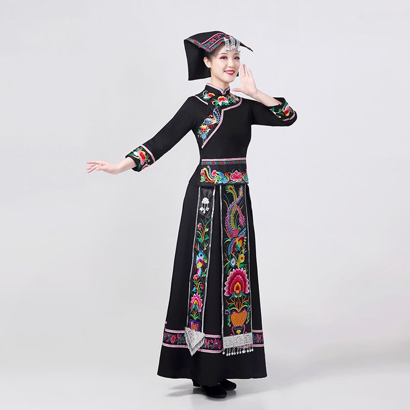云南彝族七月节火把节舞