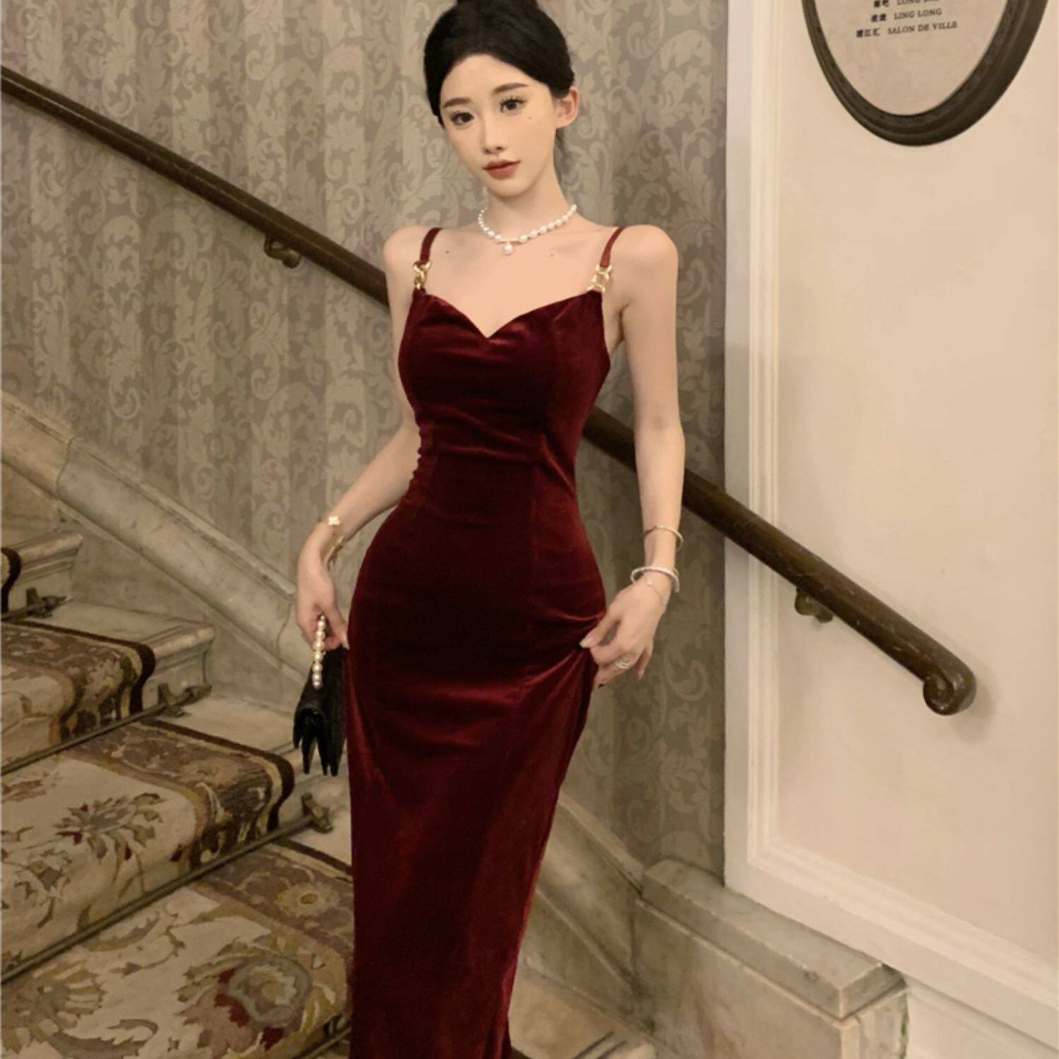丝绒内搭吊带连衣裙女秋冬季法式复古高级感显瘦修身打底包臀裙子