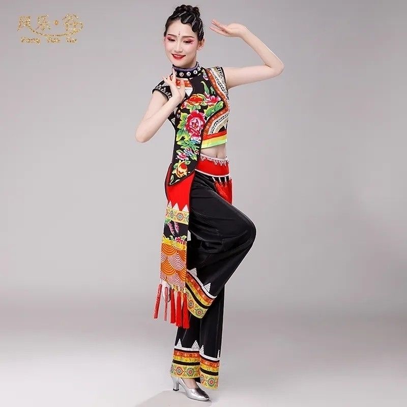 新款民族舞服装云南彝族