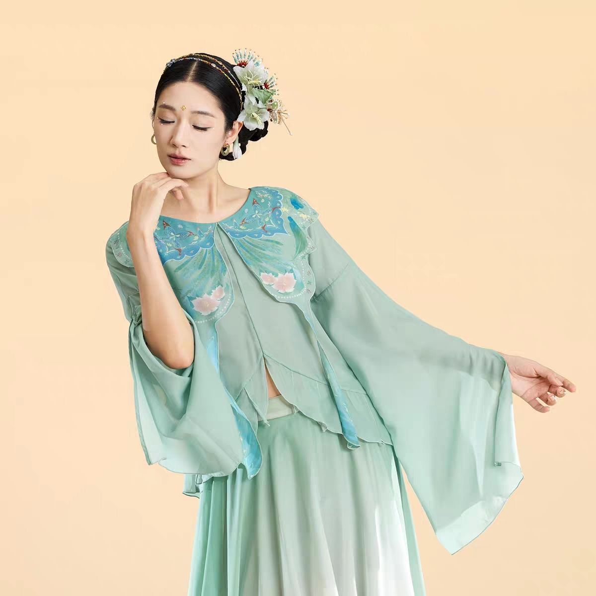 诗意花朵新中式舞蹈服鸢