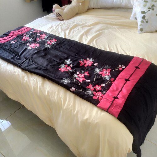 外贸原单夹棉床旗床尾巾刺绣绗缝50X230CM微瑕 - 封面