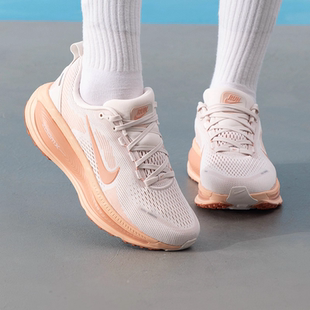 Nike耐克女鞋2025夏季新款 VOMERO 18 简约运动休闲跑步鞋HM6804