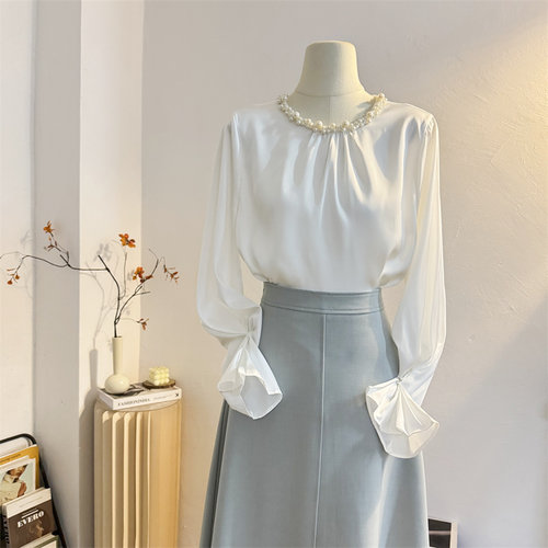 法式气质钉珠圆领喇叭袖缎面衬衫