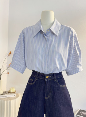 蓝色翻领条纹短袖衬衫女2025夏新款宽松显瘦法式通勤衬衣职业上衣