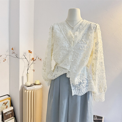 宽松法式V领刺绣蕾丝长袖衬衫女