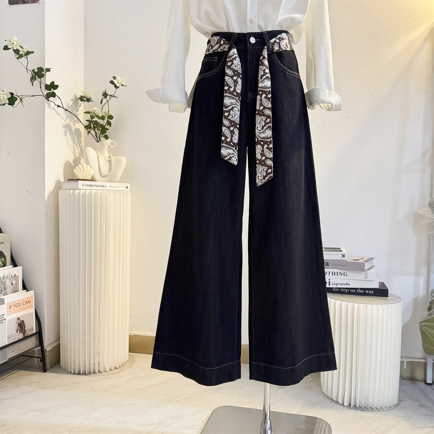 黑金色阔腿牛仔裤女2025秋季丝巾系带高腰直筒宽松微喇叭拖地裤子