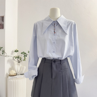 2026春季 女长袖 设计感彩色排扣宽松休闲衬衣减龄上衣 尖领衬衫 法式