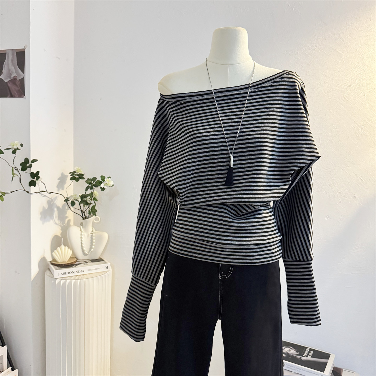 立体感一字肩斜肩条纹T恤女长袖2025秋季设计感小众气质露肩上衣