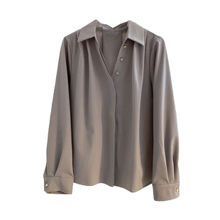 法式高级感灰色气质古巴V领长袖衬衫女秋季设计感洋气小金扣上衣
