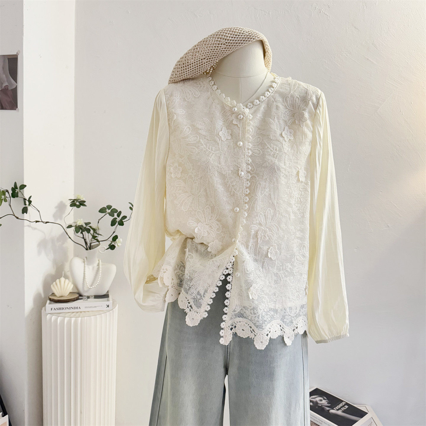 法式花边刺绣蕾丝衬衫女长袖2026春季韩系温柔气质灯笼袖小衫上衣