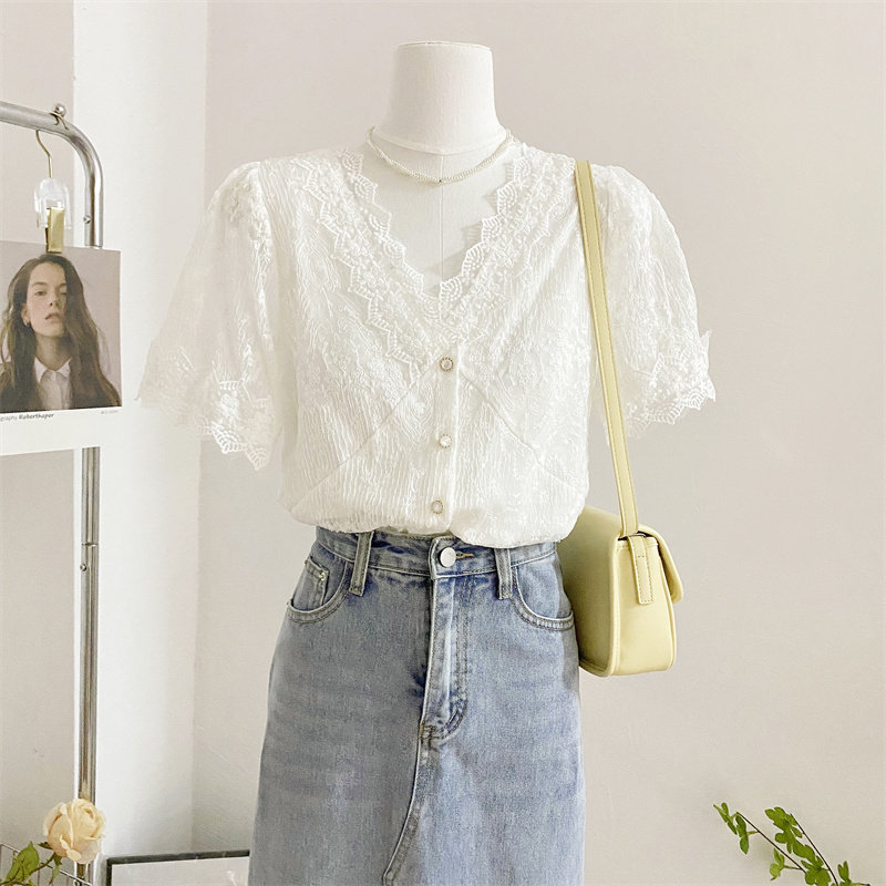 夏季设计感镂空泡泡袖衬衫女法式气质V领蕾丝衫减龄洋气小衫上衣
