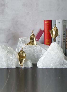 现代简约石膏矿石纯铜人物艺术摆件客厅桌面样板间软装创意装饰品