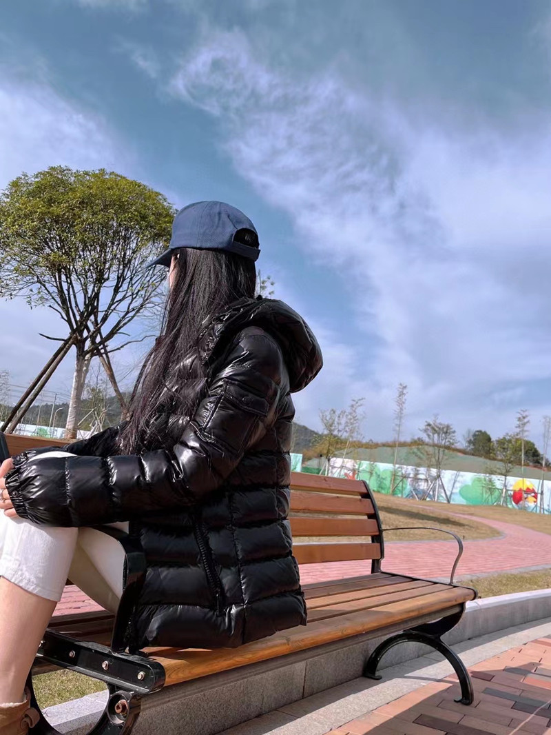 冬季经典羽绒服女士修身款白鹅绒加厚短款夹克外套连帽亮面babyi
